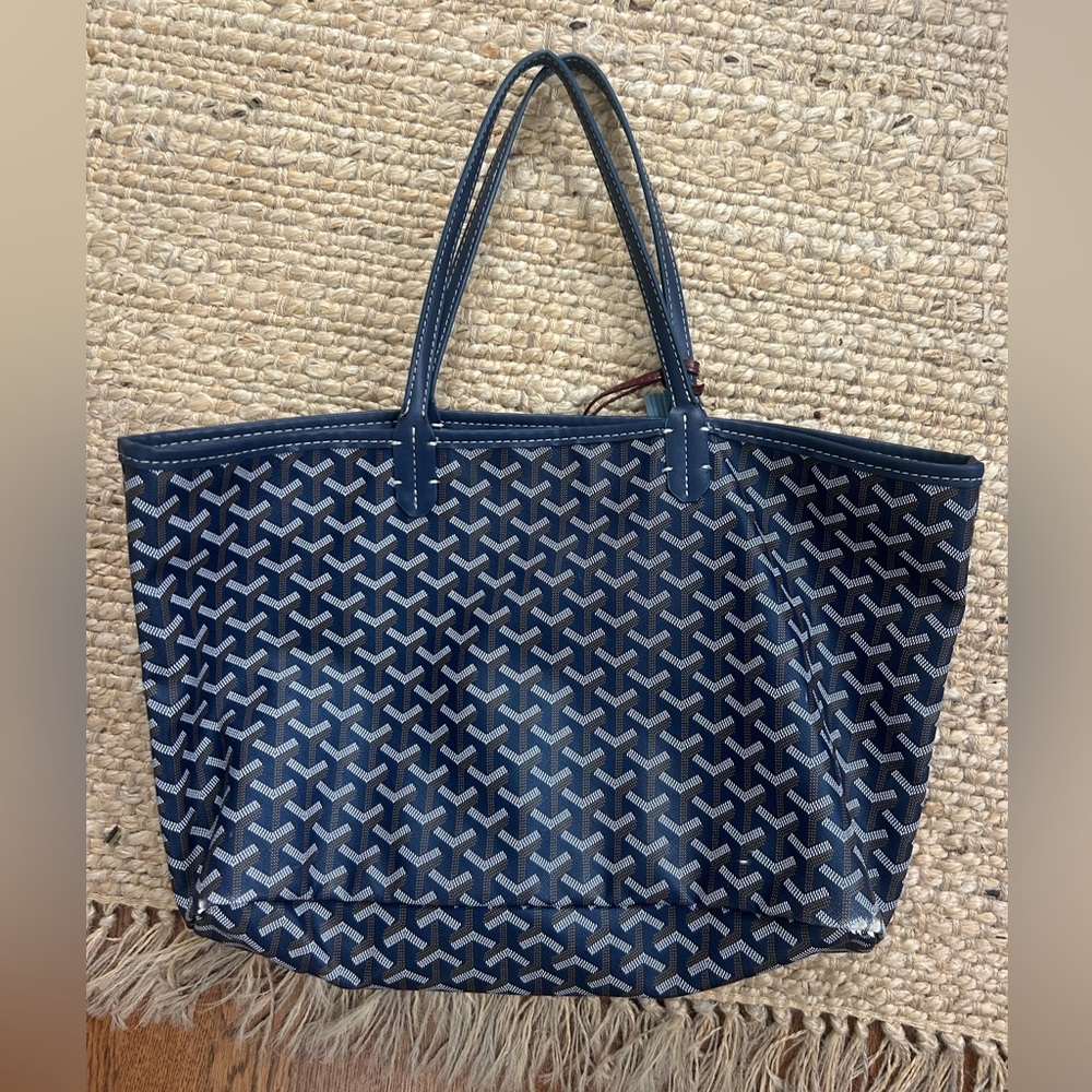 Navy tote medium